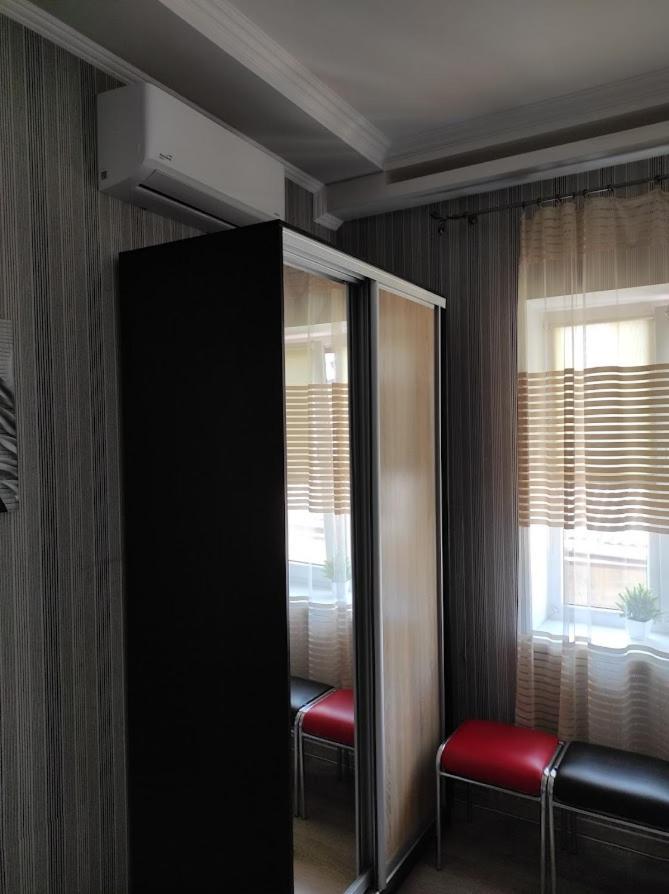 Apart Club Tolstogo Chernivtsi Exterior foto