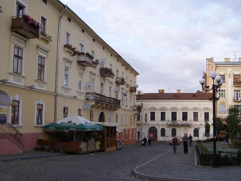 Apart Club Tolstogo Chernivtsi Exterior foto